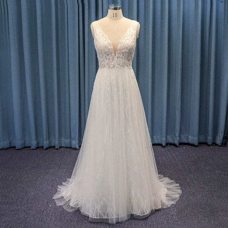 Plunging Neckline Fitted Tulle Sheath Wedding Dresses